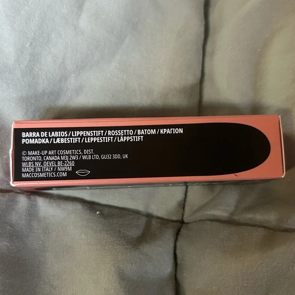 M·A·C M·A·Cximal Sleek Satin Lipstick in Fleshpot